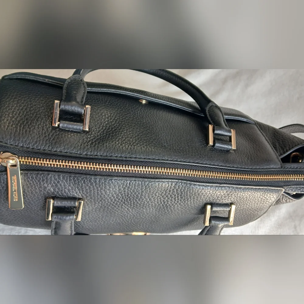 Michael Kors Black Shoulder Bag with Authentic Model Code 38T7CHU53L - Picture 6 of 10